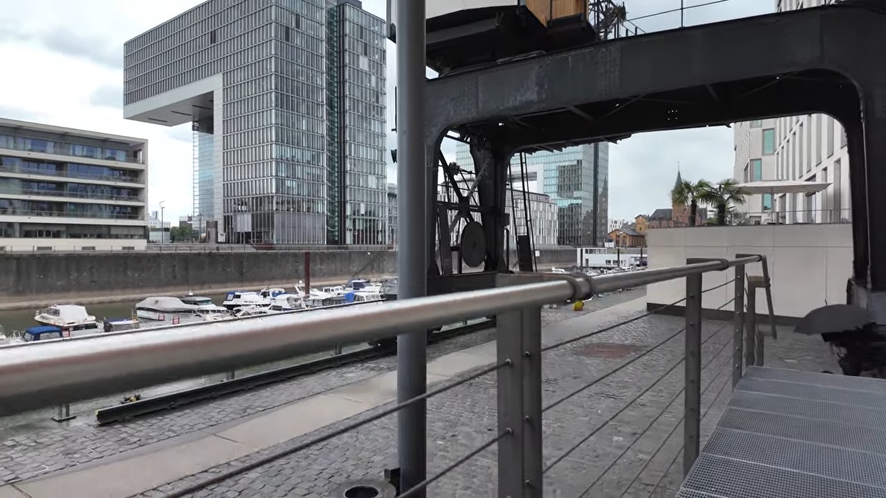 Fotoshooting in Köln: Yohji-Yamamoto-Outfit, Kranhäuser und ein Tag im Vlog 2 Shooting-Location an den Kranhäusern im Kölner Rheinauhafen