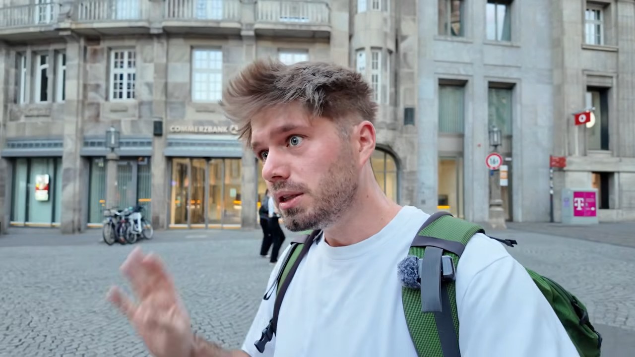 Komfortzone verlassen: So wächst du durchs Frauen ansprechen über dich hinaus 1 Flirtcoach Marko Mitrovic spricht in der Bonner Innenstadt darüber, wie Männer ihre Komfortzone erweitern
