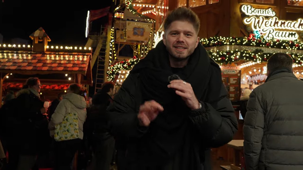 Frauen ansprechen im Winter: 7 Tipps für mehr Dates 3 Marko auf dem Weihnachtsmarkt erklärt, warum gute Laune im Winter besonders anziehend wirkt