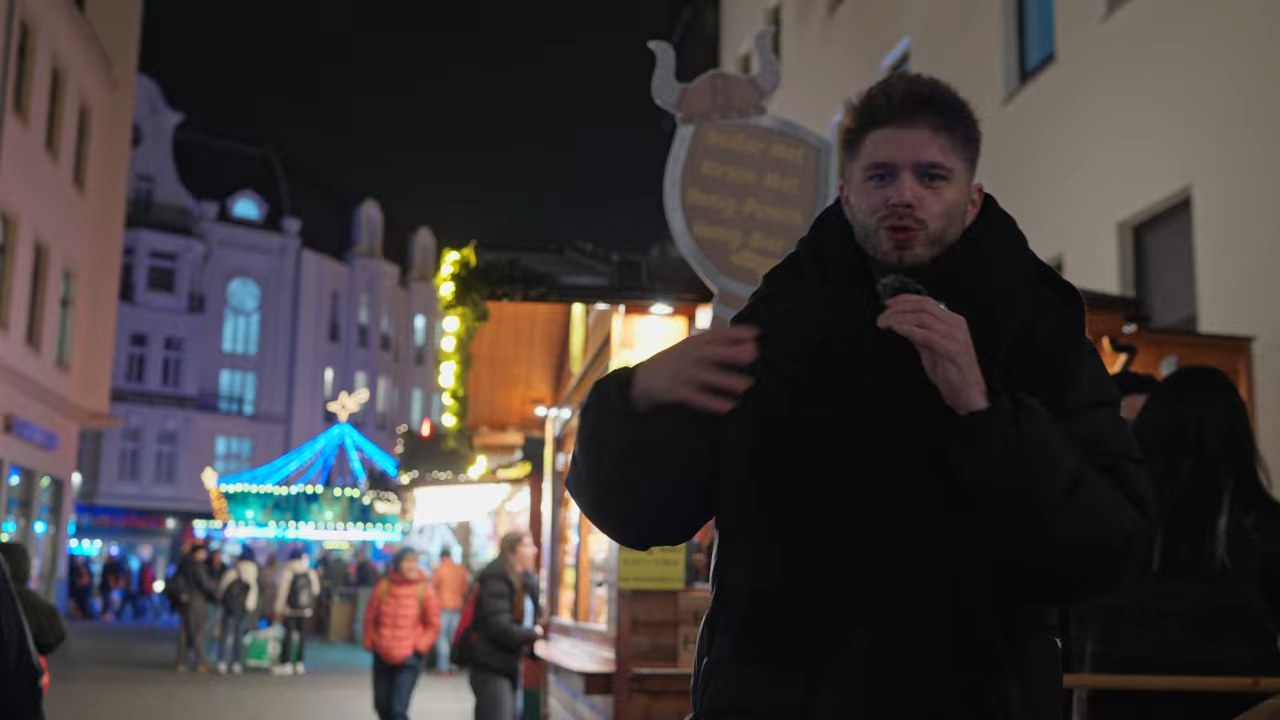 Frauen ansprechen im Winter: 7 Tipps für mehr Dates 2 Marko erklärt auf dem Weihnachtsmarkt, wie man vom Gespräch zum Instant Date wechselt
