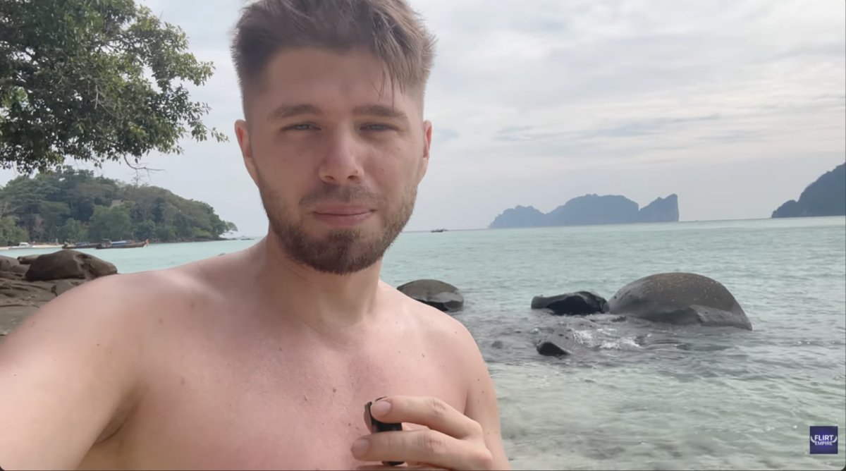 5 Tipps, um beim Dating authentischer zu wirken 1 Marko am Strand von Koh Phi Phi im Vlog über Authentizität beim Dating