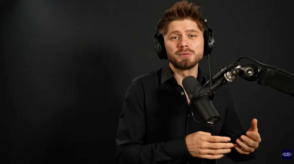 Dating Ängste überwinden: 10 Mindsets, die wirklich helfen 2 Marko Mitrovic im Studio spricht über Rückschläge und Druck beim Dating