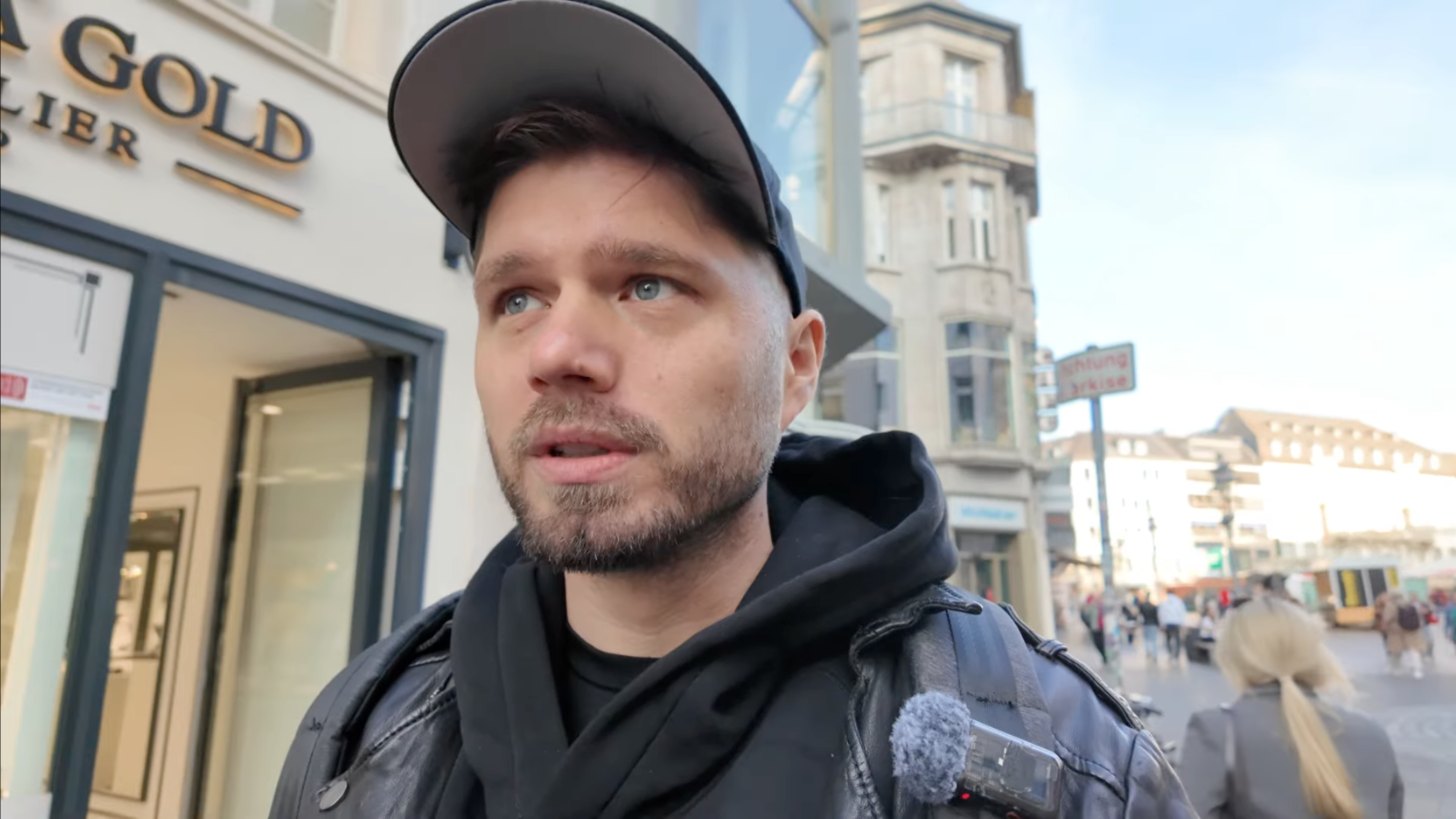Tinder-Match, aber keine Antwort? Warum das normal ist und was wirklich zählt 1 Marko Mitrovic erklärt auf der Straße, warum nicht jede Frau nach einem Tinder-Match antwortet